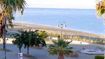 Una spiaggia nelle vicinanze