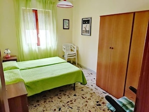3 chambres, bureau, fer et planche à repasser, Wi-Fi gratuit