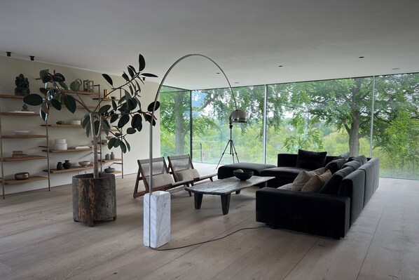 المنشأة من الداخل