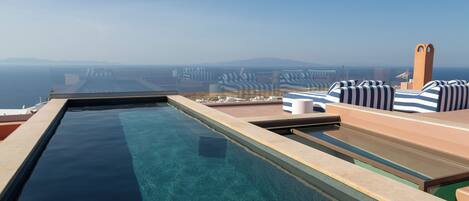 Een verwarmd zwembad