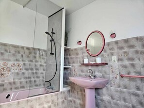 Towels, toilet paper
