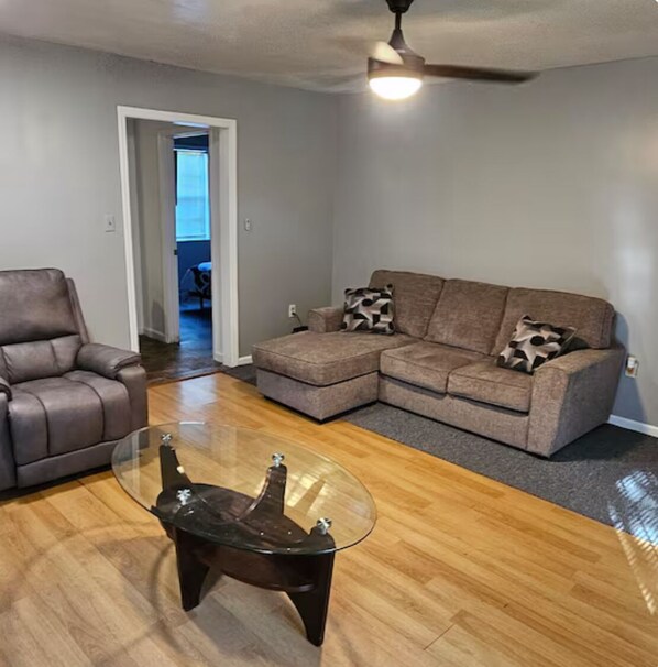 Smart TV - 3-bedroom house in peaceful Water Valley with AC, WiFi. Enjoy your stay (Water Valley)