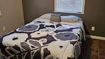 3 bedrooms, iron/ironing board, WiFi, bed sheets