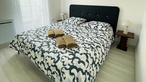 1 dormitorio, tabla de planchar con plancha, wifi y ropa de cama