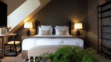 Junior Suite, City View | 1 bedroom, in-room safe, soundproofing, iron/ironing board