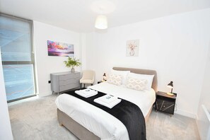 2 chambres, fer et planche à repasser, Wi-Fi, draps fournis