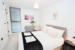 2 多间卧室、熨斗/熨衣板、WiFi、床单