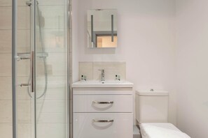 تجهيزات دش، مجففات شعر، مناشف