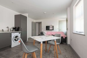 Dining - Spacious & Bright 1 Bed Flat in Central Doncaster (South Yorkshire)
