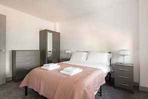 1 makuuhuone, silitysrauta/-lauta, Wi-Fi, vuodevaatteet