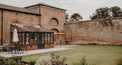 Stunning 2 bed cottage on rural country estate only 7 miles from Norwich