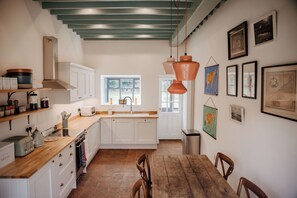 Micro-ondes, four, plaque de cuisson, lave-vaisselle