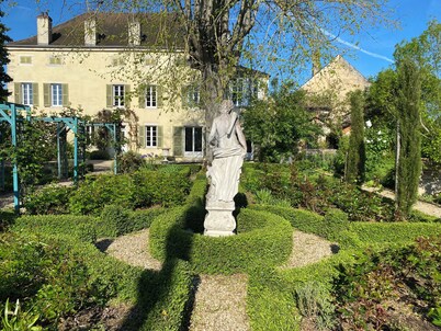 19th century manor house "la belle vie" 14/15 persons 5 min from Beaune