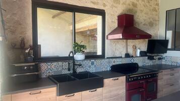 Micro-ondes, four, plaque de cuisson, lave-vaisselle