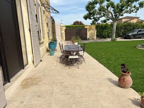 屋外ダイニングエリア