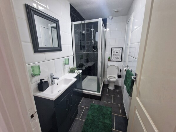 House | Bathroom | Shower, hair dryer, towels