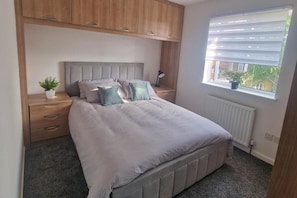 Casa | 2 habitaciones, tabla de planchar con plancha y wifi gratis 