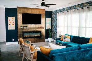 Smart-TV, peis og kontorer