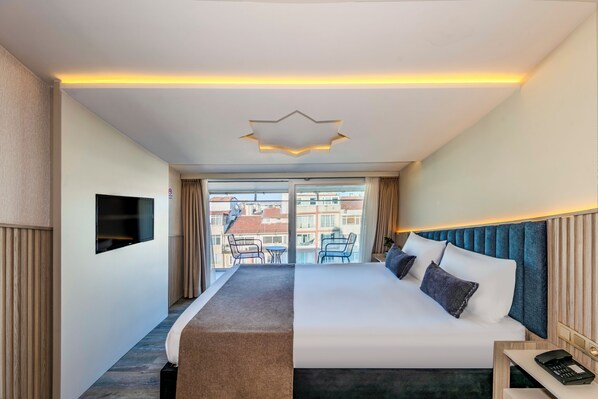 Deluxe Studio Suite, 1 Double Bed, City View