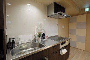Fridge, microwave, stovetop, electric kettle