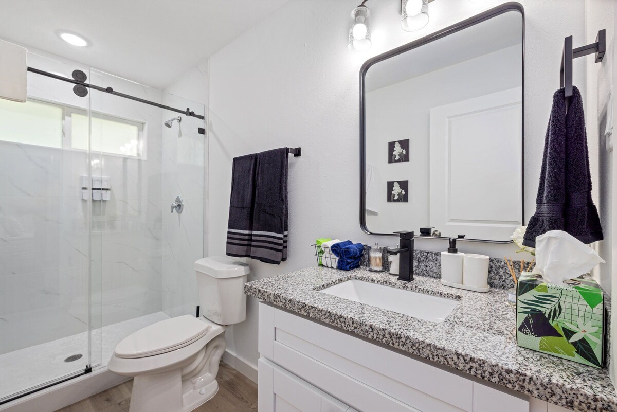 Photo 11 of Downtown + Heights Flat | Games | TVs WiFi | Pets