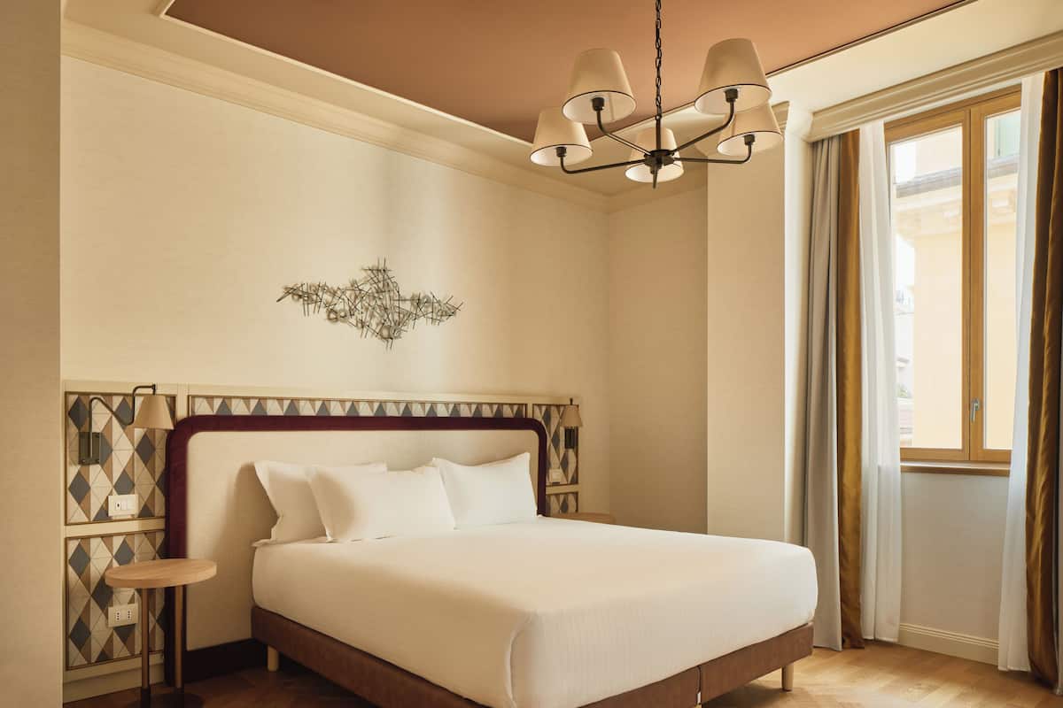 Schreibtisch, laptopgeeigneter Arbeitsplatz, Verdunkelungsvorhänge