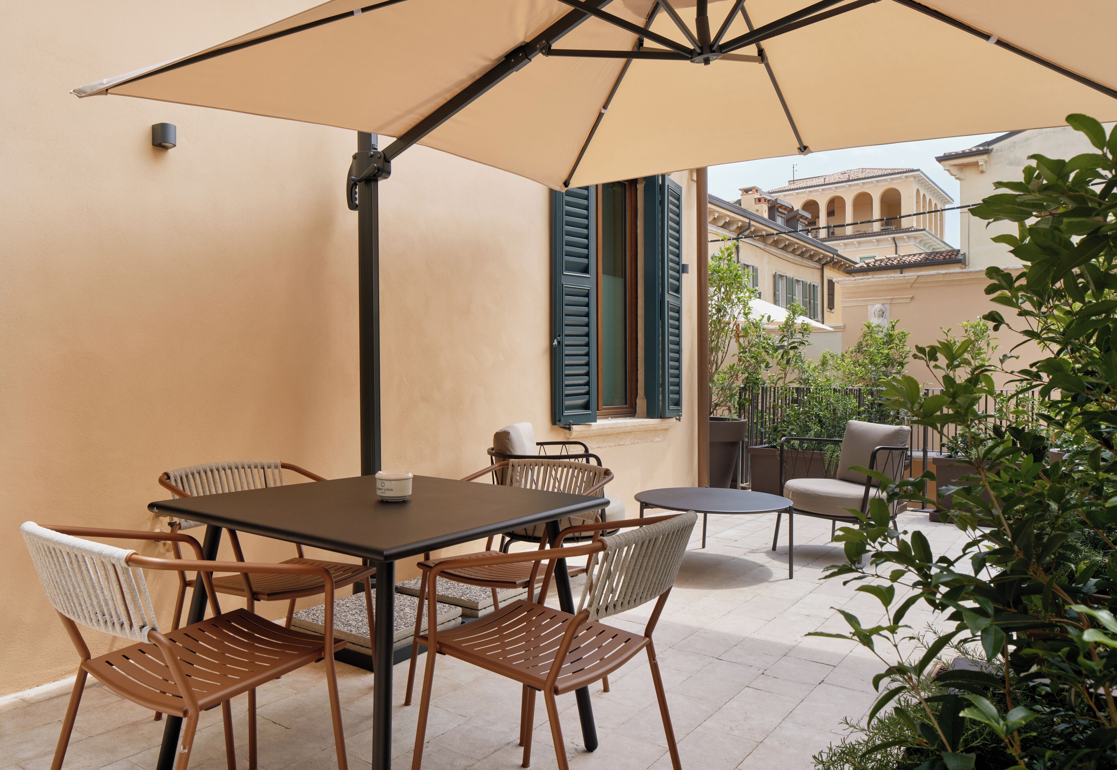 Monolocale, 1 letto king e 1 divano letto (King) e terrazza | Terrace/patio