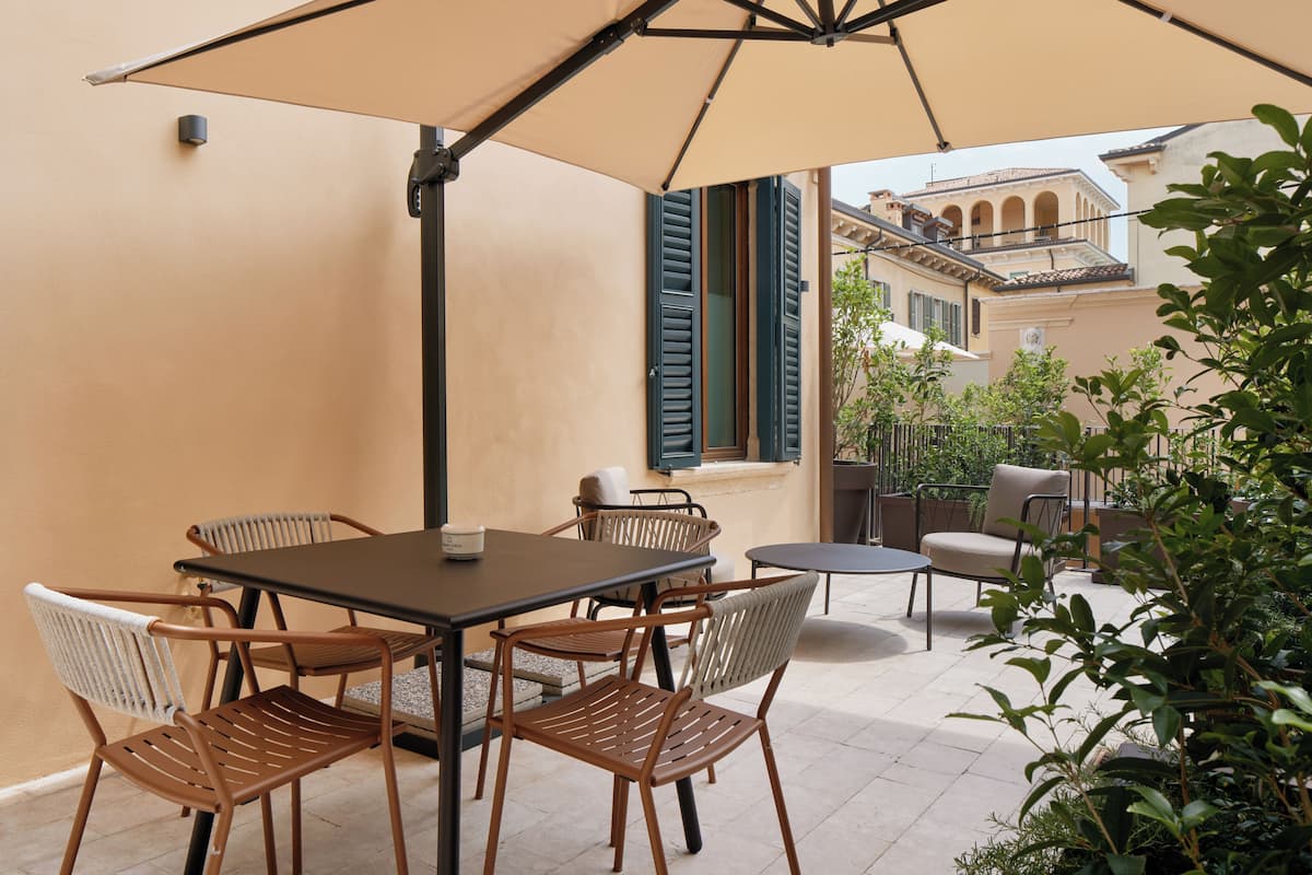 Monolocale, 1 letto king e 1 divano letto (King) e terrazza | Terrace/patio