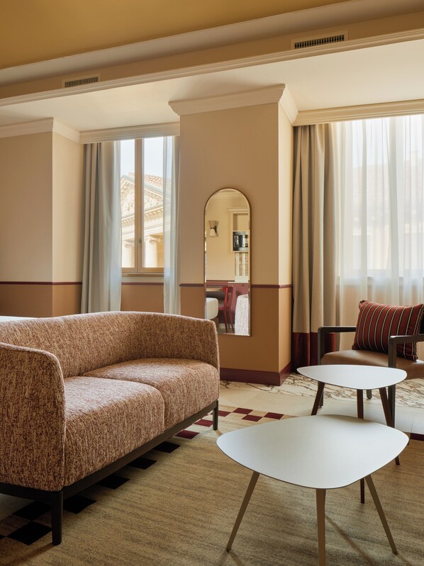 Studio, 1 King Bed | Desk, laptop workspace, blackout drapes, iron/ironing board - Homy Livia Verona (Verona)
