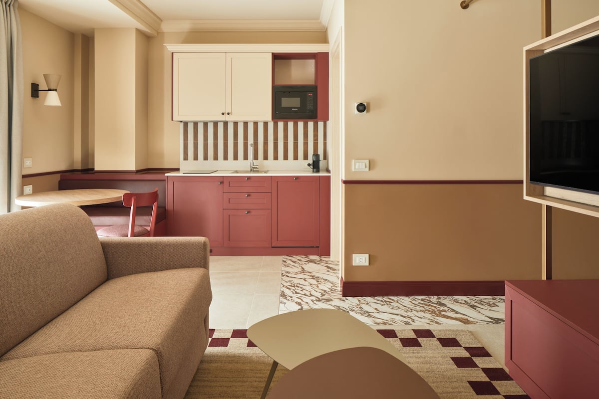 Schreibtisch, laptopgeeigneter Arbeitsplatz, Verdunkelungsvorhänge