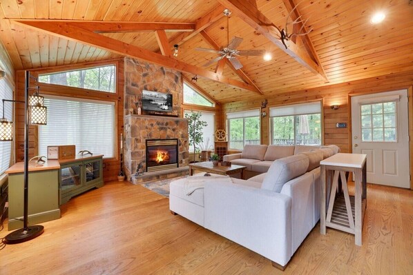 Smart TV, fireplace