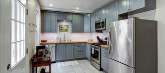 Quaint 2 BDRM With Fenced in Backyard