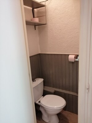 Dusche, Handtücher, Seife, Toilettenpapier
