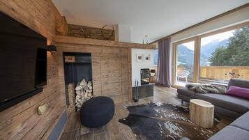 Chalet | Living area | Fireplace, DVD player
