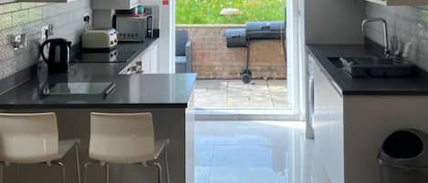 Refrigerador, microondas, horno, placa de cocina