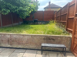 House | Property grounds - Southgate Home - Sleeps 12 - Parking - Central (London)
