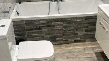 House | Bathroom | Separate bathtub and shower, deep-soaking bathtub, hair dryer, towels