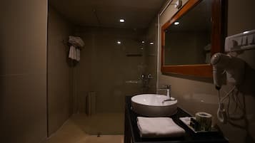 Deluxe Suite, Mountain View | Bathroom | Designer toiletries, hair dryer, slippers, towels