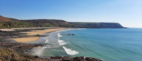 Una playa cerca