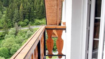 Deluxe Room, Balcony, Mountain View | Balcony