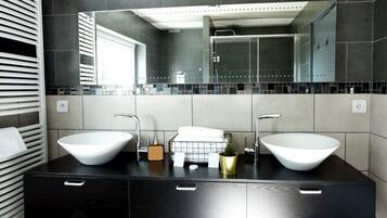 Deluxe Double Room, Mountain View | Bathroom | Hair dryer