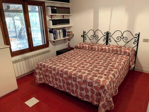 2 室のベッドルーム、アイロン / アイロン台、WiFi (無料)、ベッドシーツ