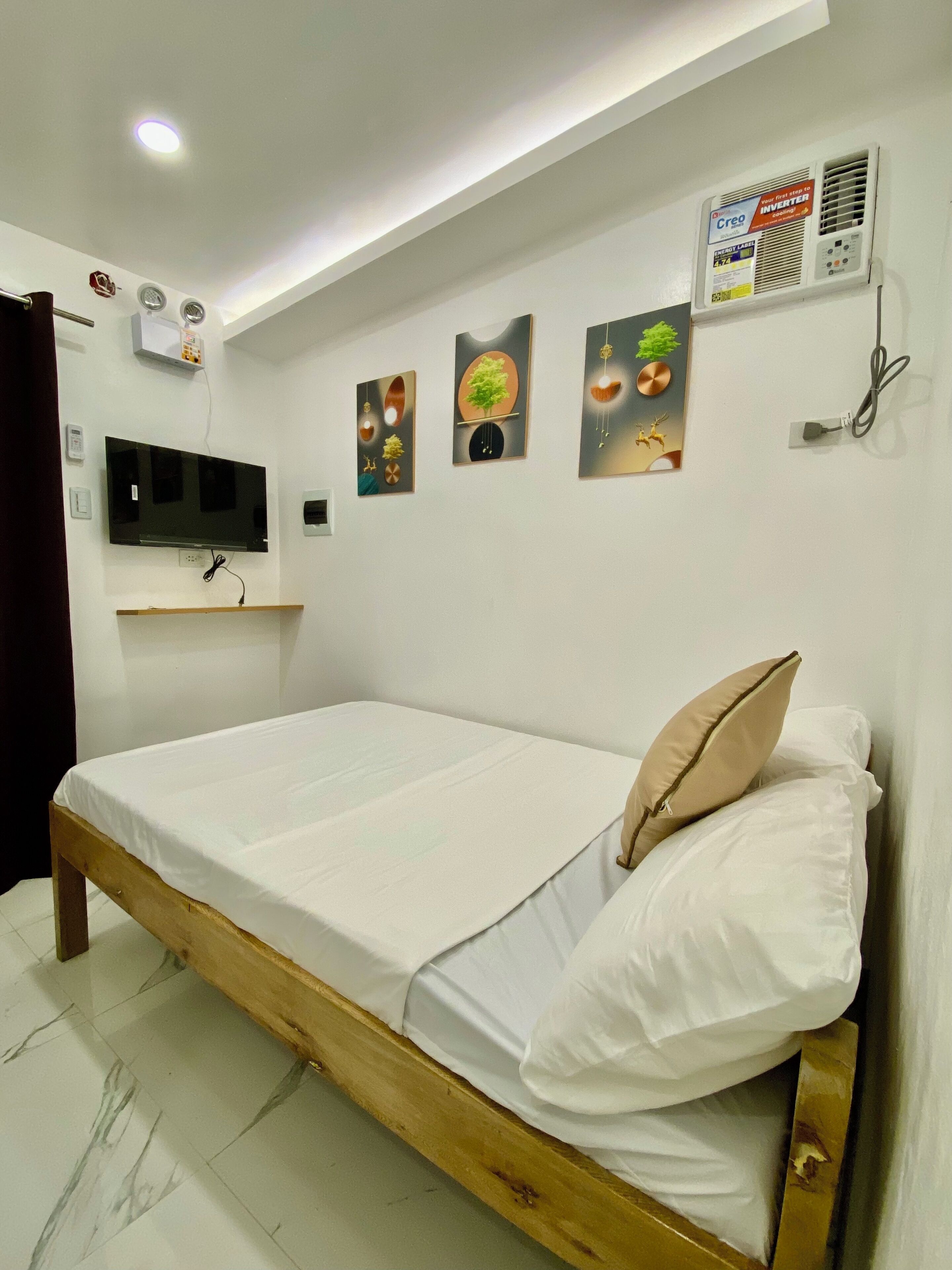 Standard dubbelrum | Skrivbord och arbetsyta för laptop