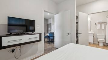 2 bedrooms, desk, iron/ironing board, travel crib