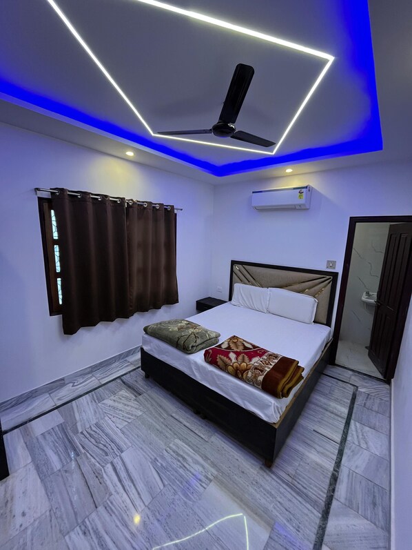 In-room safe, desk, soundproofing, iron/ironing board