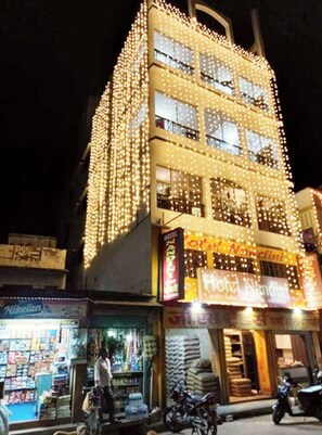 Front of property -  Hotel Nandini Varanasi (Varanasi)