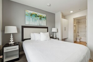 2 dormitorios, escritorio, tabla de planchar con plancha y cuna de viaje