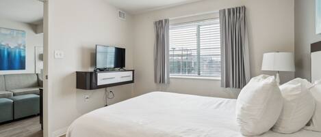 2 chambres, bureau, fer et planche à repasser, lit parapluie