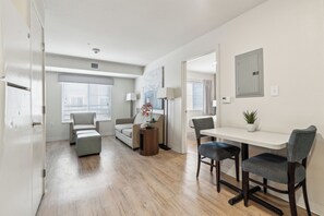 Smart TV, offices - Simplicity At the Rim 1207 I Spacious 1 Bed 1 Bth (San Antonio)