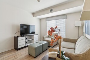 TV, offices - Simplicity At the Rim 1207 I Spacious 1 Bed 1 Bth (San Antonio)